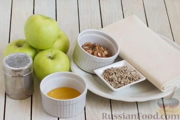 Яблоки в слоёном тесте, с орехами, мёдом и семечками