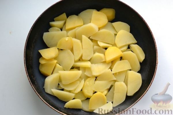 Картофельная запеканка с рисом, помидорами и сливками