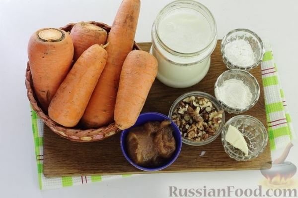 Морковный десерт с джемом и грецкими орехами