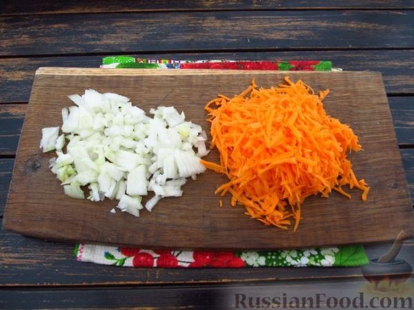 Пирожки на кефире, с морковью и солёными огурцами