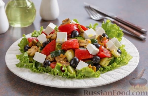 Греческий салат с шампиньонами
